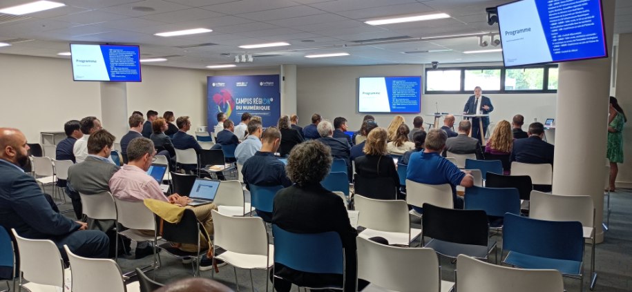 MINES_StEtienne's tweet photo. L'Ecole était présente à la Séance Plénière du CSF "#InfrastructuresNumériques" au @CampusRegion avec Olivier Boissier, dir. de l'Institut H. Fayol. 
Une visite de notre plateforme #DIWII (plateforme représentant des ateliers de l'#industriedufutur) était au programme. https://t.co/Eo55A8391H