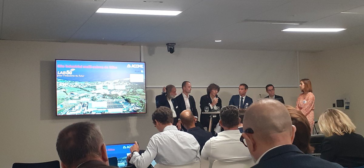 MINES_StEtienne's tweet photo. L'Ecole était présente à la Séance Plénière du CSF "#InfrastructuresNumériques" au @CampusRegion avec Olivier Boissier, dir. de l'Institut H. Fayol. 
Une visite de notre plateforme #DIWII (plateforme représentant des ateliers de l'#industriedufutur) était au programme. https://t.co/Eo55A8391H