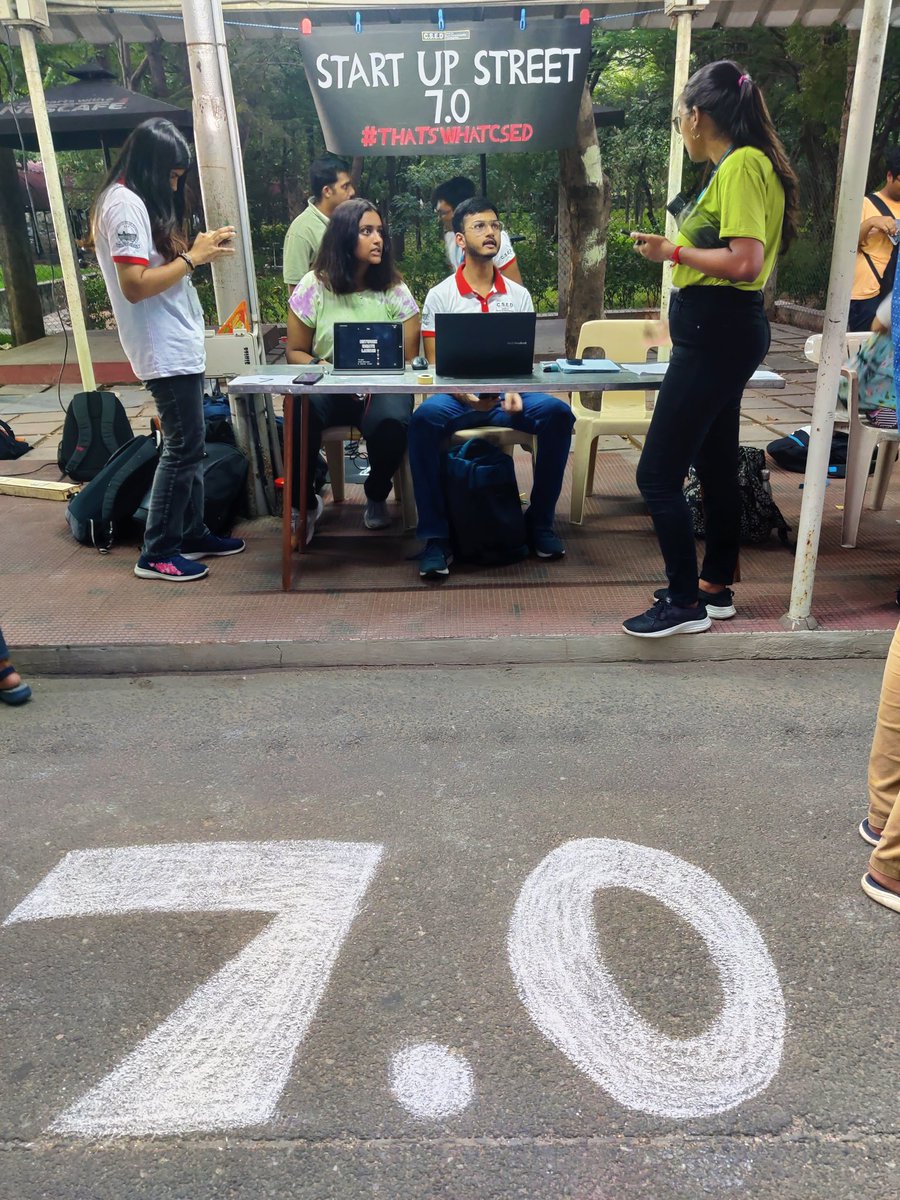 csed_twt's tweet photo. Bahoot kaat chuke
Engineering ki sazaa
Aao lele thoda
Startups ka mazaa
Day 1 ✅
Day 2 loading 👀
See you at 5:30 pm today 😉
#thatswhatcsed #ss07 #csed #startups #Entrepreneurship #businessAsUsual https://t.co/qMZFcKPHKR