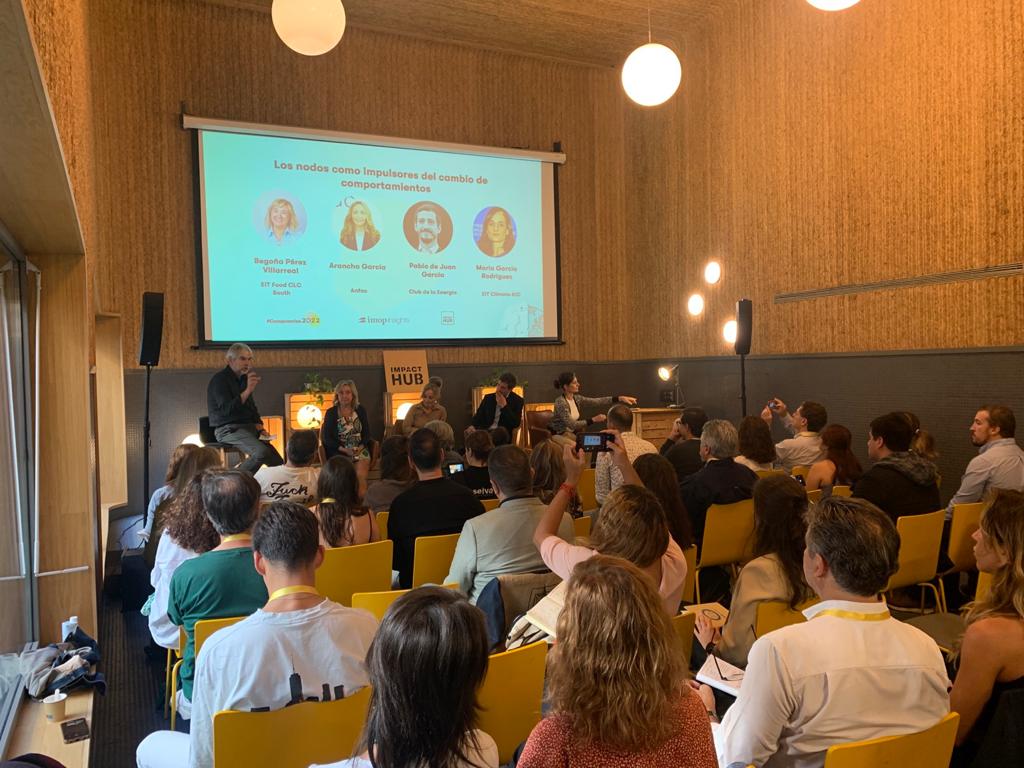 Impact Hub Madrid (@impacthubmad) on Twitter photo Comienza la 1ª mesa en el evento Comportamientos Sostenibles Los nodos como impulsores del cambio de comportamientos.
👉 Pablo de Juan <a href="/Enerclub/">Club Español de la Energía</a>
👉 Arancha García <a href="/AnfacAutomovil/">ANFAC</a>
👉 Begoña Pérez Villarreal <a href="/EITFood/">EIT Food</a>
👉 María García <a href="/ClimateKIC/">EIT Climate-KIC</a>
#Compromiso2022 Comienza la 1ª mesa en el evento Comportamientos Sostenibles Los nodos como impulsores del cambio de comportamientos.
👉 Pablo de Juan <a href="/Enerclub/">Club Español de la Energía</a>
👉 Arancha García <a href="/AnfacAutomovil/">ANFAC</a>
👉 Begoña Pérez Villarreal <a href="/EITFood/">EIT Food</a>
👉 María García <a href="/ClimateKIC/">EIT Climate-KIC</a>
#Compromiso2022