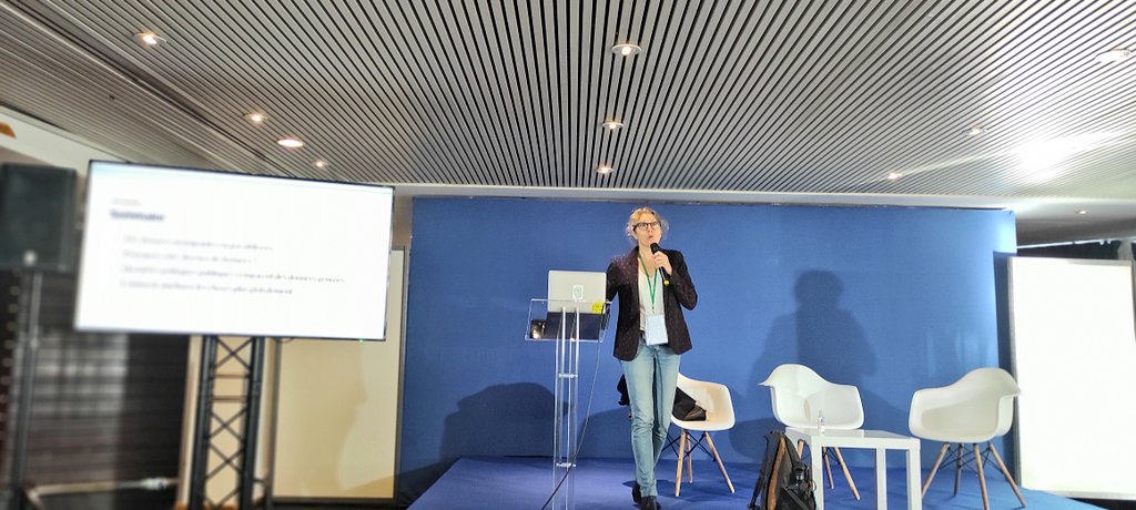 C'est parti pour la conférence de <a href="/mfouquenet/">Maëlle Fouquenet I @fouquenet.bsky.social</a> sur données genrées et politiques publiques au <a href="/SalonData/">Salon Data</a>. Comment les données peuvent-elles améliorer la vie de la moitié de la population ?