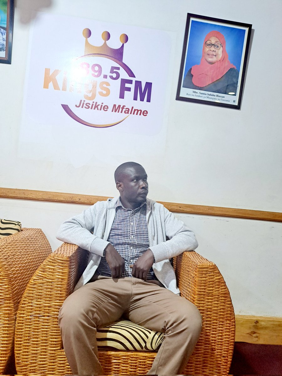 humanrightstz's tweet photo. Wakili ambae pia ni Mratibu wa #Kituo cha #Sheria na #Haki za #Binadamu (#LHRC) Jijini #Arusha, Hamis Mayombo amefika studio za #KingsFm (89.5) zenye kauli mbiu ya "Jiskie Mfalme" kufanya mahojiano.
LHRC inaendelea kutoa Huduma za Msaada wa Kisheria Mkoani Njombe. #Miaka27YaLHRC https://t.co/q3hmu0P4d7