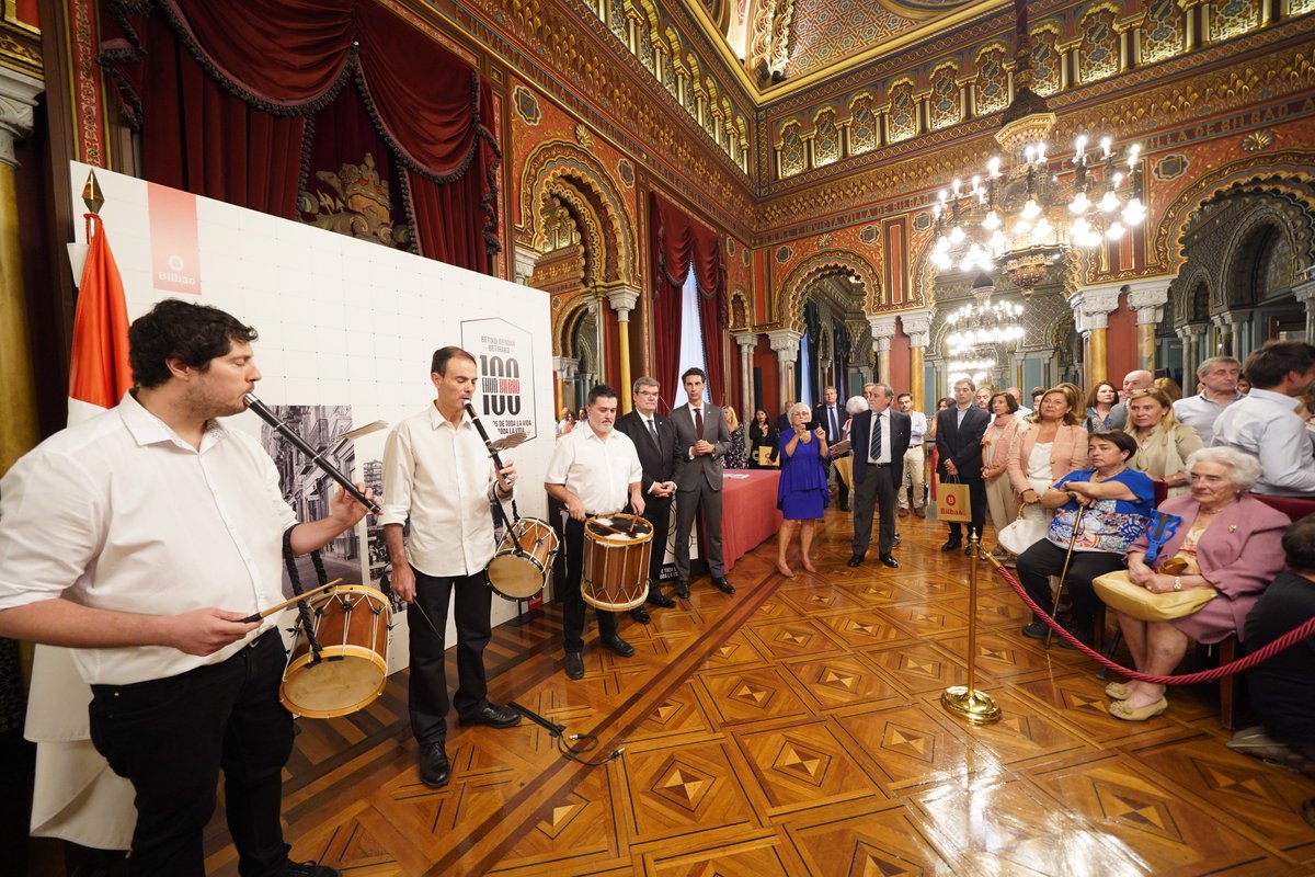 🅱️🛍🏅 Ayer rendimos un especial homenaje a los 61 comercios centenarios de la Villa 🔗 ow.ly/Rgrr50KNBaB