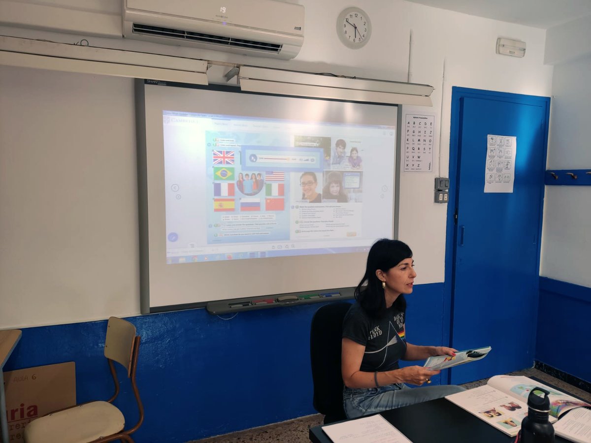 artsioficis's tweet photo. 🇬🇧 Les classes d'#anglès ja han arrencat! 
Començen el curs amb moltes ganes d'aprendre i millorar l'idioma! 👏

ℹ️ Places per 1er, B1, B2 i Kids 1
📖 + info https://t.co/Tm86YdmQF3
📝 Matrícula https://t.co/1SPIicPsTT

#olesademontserrat #academiaidiomes https://t.co/w96u1JAFmr