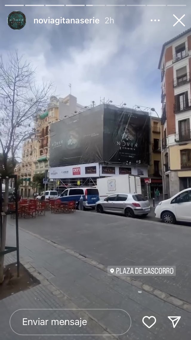 Pues ya que estrenamos la @NoviaGitana este domingo en @ATRESplayer habrá que poner algunos cartelacos del tamaño de un edificio en las calles 😅
