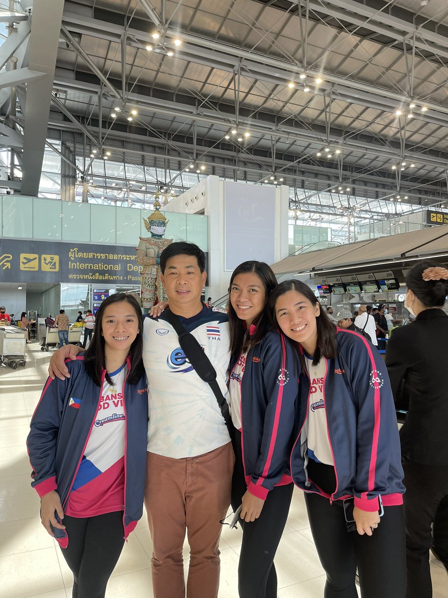 AlyssaValdez2's tweet photo. anong uaap season kami magkakasama? 😊 

***sana ma-kumpleto soon 🤞🏽💙 https://t.co/lchVNeVPJX