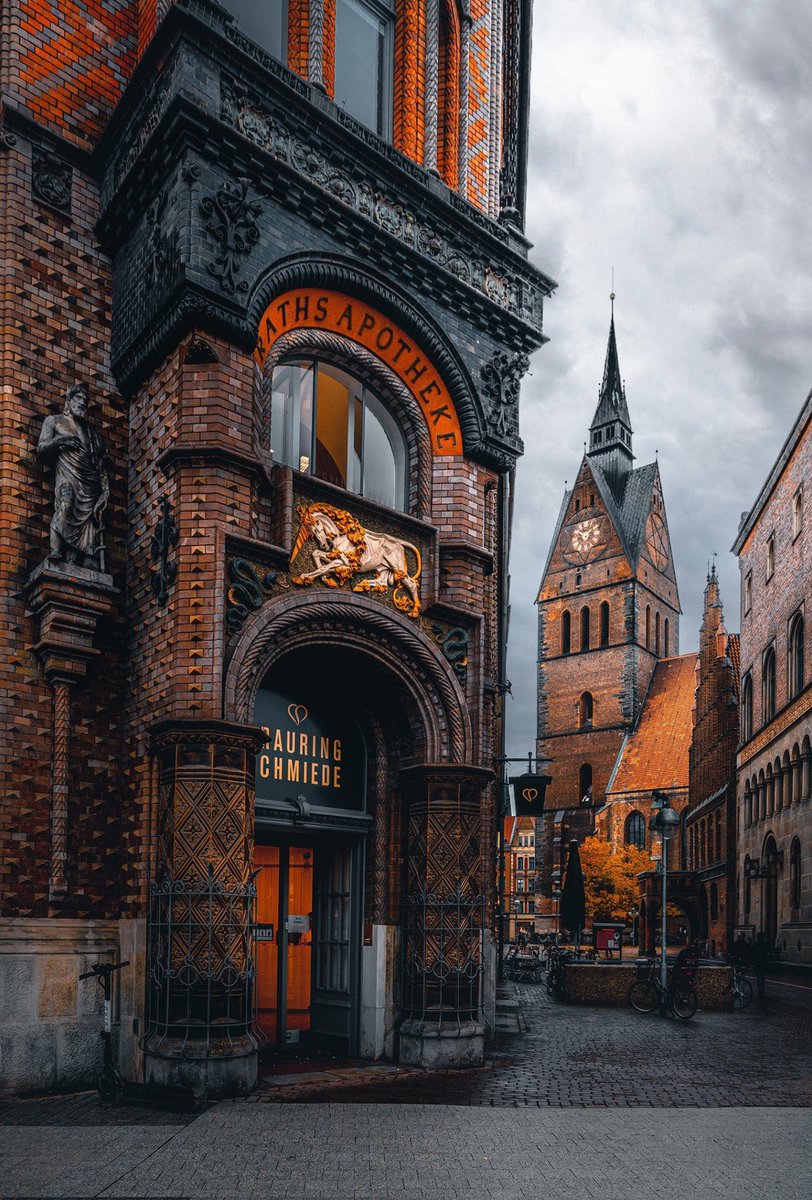 vlady_elena's tweet photo. Old Pharmacy of Hanover, Germany 🇩🇪  ©️Sascha. https://t.co/1WEBQFtawX