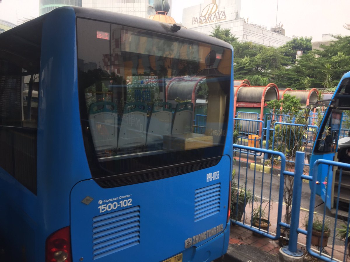naik dari karet sdh di posisi yg benar k arah kota tapi diminta tunggu yg arah blok-M, sampai di Blok-M ngetap lagih? ternyata sdh maju ya <a href="/PT_Transjakarta/">Transportasi Jakarta</a> sampai penumpang dibuat bingung plus 2x tap &amp; pastinya waktu juga jarak tempuh makin cihuyyy...