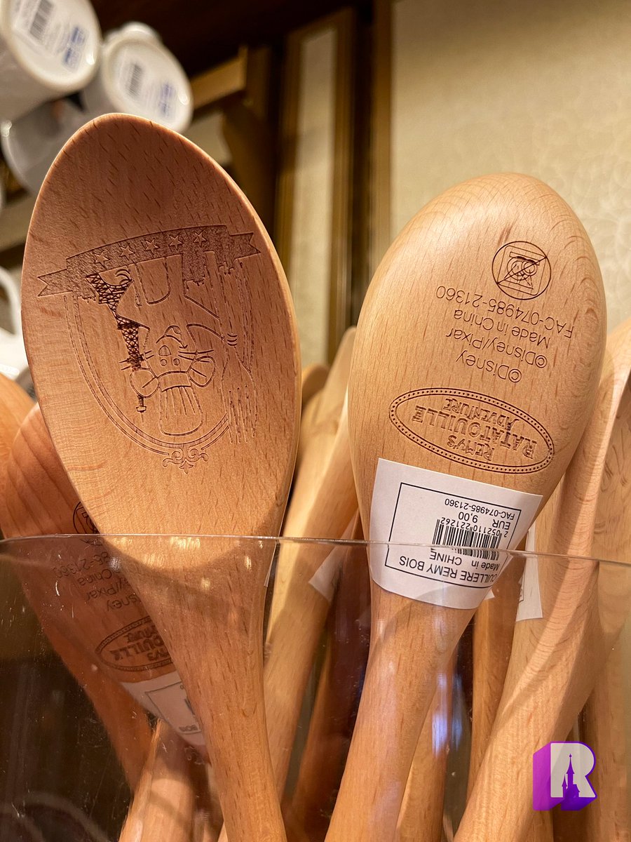 DLPReport's tweet photo. 🛍 New Ratatouille merchandise at Chez Marianne:
- “Cuisine de Rémy” small cup (€5)
- Decorative plate (€10)
- Rat mug (€22)
- Engraved spoon (€9) https://t.co/Bl9DyEspT5