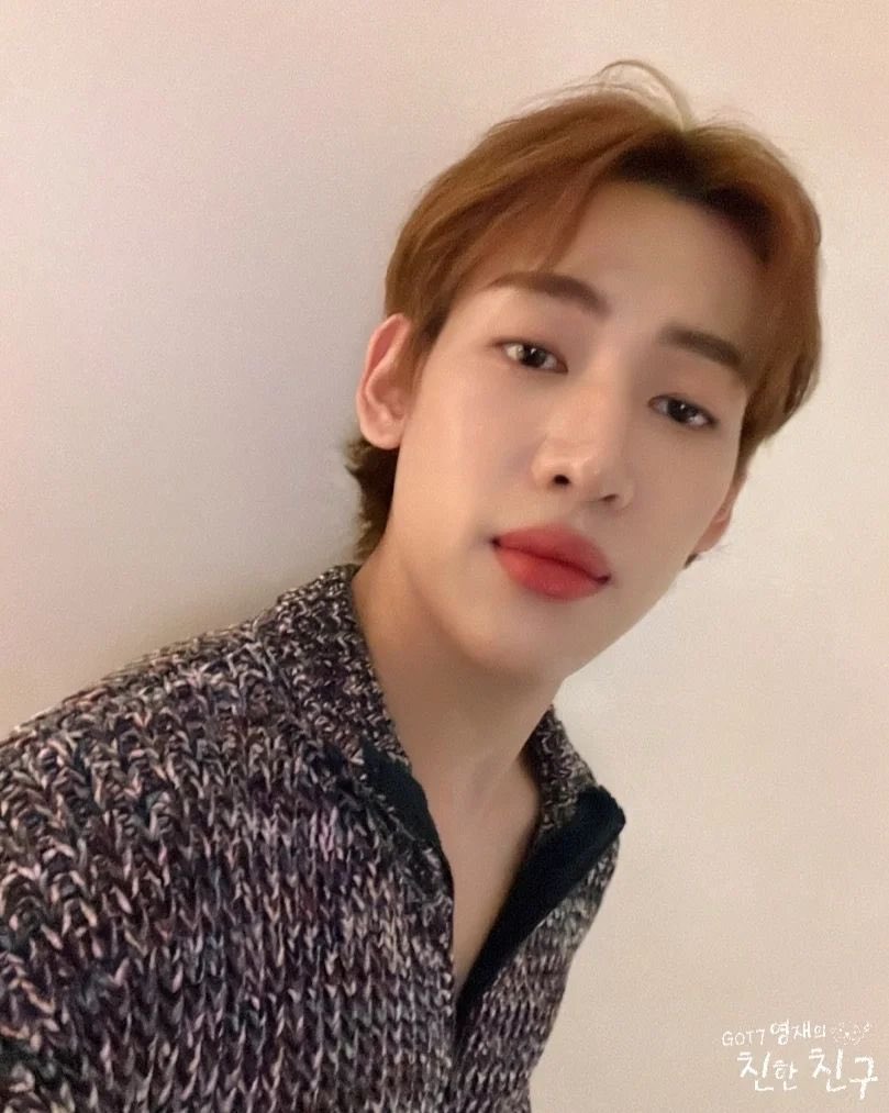 aeiaoey's tweet photo. โทนดำทอง &amp; น้องแบมผมยาว 😭😭😭😭😭😭😭😭😭 หล่อมากแน่ๆเลยอะ ฮืออออออออ กินน้ำมะนาวรอกรี๊ดตั้งแต่วันนี้!!! https://t.co/fTZvOz67sT
