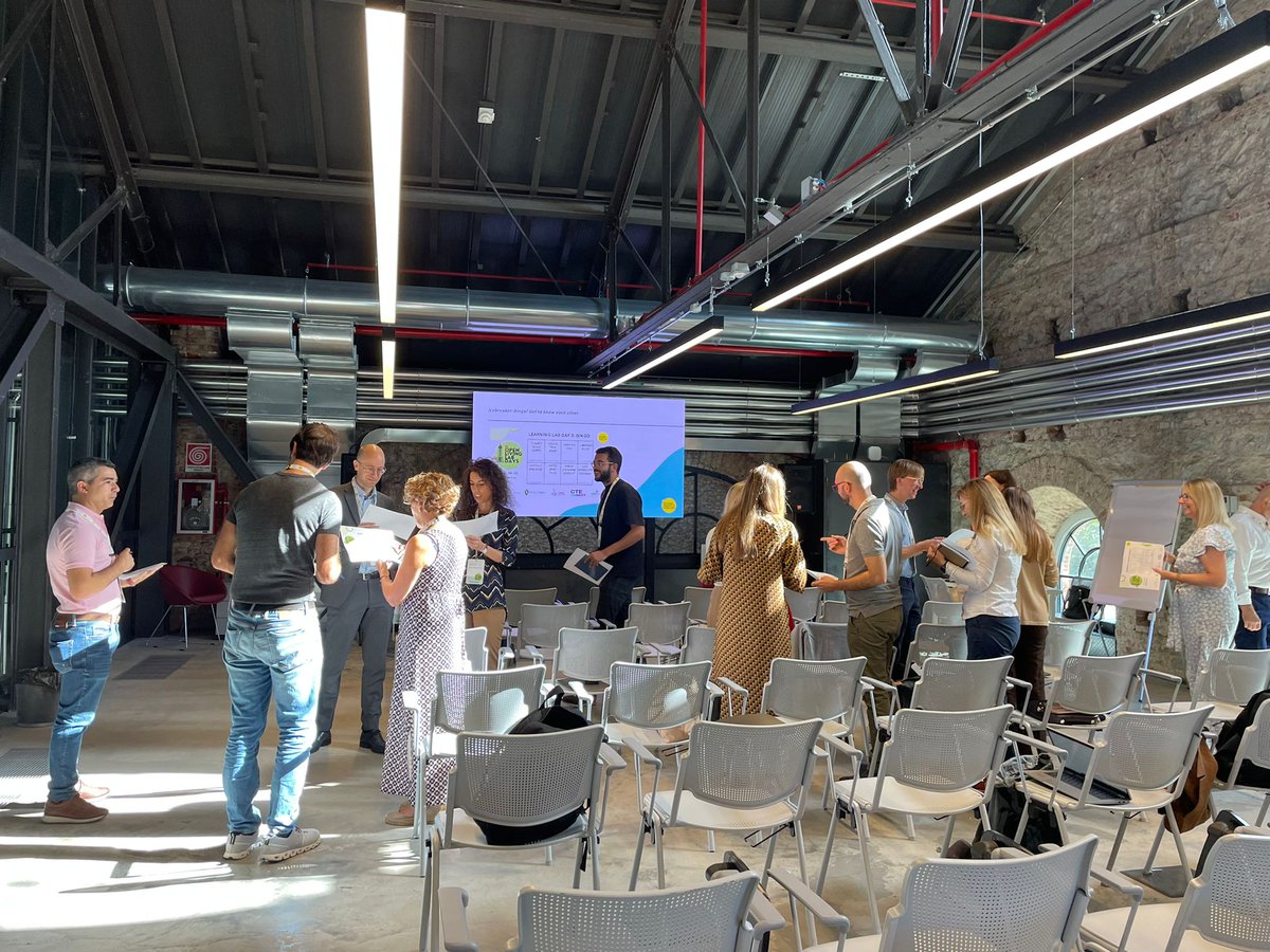 The atmosphere is lively at the Learning Lab Day today in #Turin #Italy 

Pictured, Track 1 trainees learning about #livinglab fundamentals

There are still find some spots in the digital edition starting on 4 October bit.ly/VLL2_0