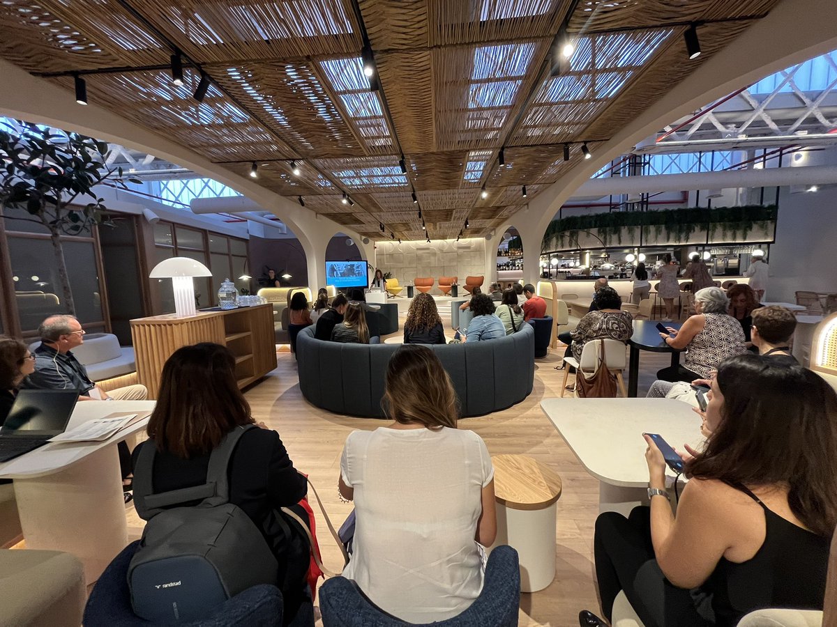 emprencat's tweet photo. Avui, sessió de cloenda del Grup de Treball Dona i Empresa #GTDE.

Més info sobre el GTDE: 
https://t.co/KRPM1p8yu7

#DonaEmprèn #emprenedoria https://t.co/CmToQPWBVZ