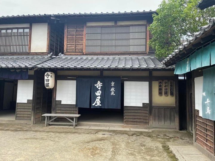 Abook34's tweet photo. 京都に４年も住んでたのに
実は行ったことない映画村
ウォーキングの途中だけど
長年の念願叶って初訪問♪
まぁ、オッサン一人で行く
場所では無いよなー（笑）

https://t.co/M8VX1JKr93

#東映太秦映画村 https://t.co/bqabkPaSXh