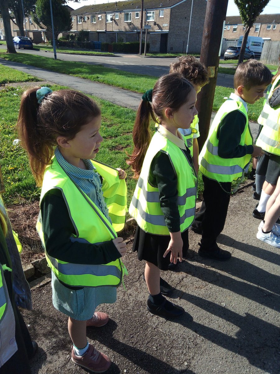 BellfieldPS's tweet photo. Last week, Class 3 were practicing crossing the road for pedestrian skills #FirstStepCycle #Modeshiftstars #BellfieldPE https://t.co/XfDrIIkog1