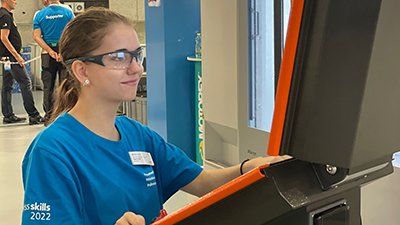 accelleronind's tweet photo. Sam Roth, one of our 3rd year polymechanic apprentices successfully took place in the this year's @SwissSkills event. Sam took part in the mill-cutting competition, after ranking 1st in the FRAISA ToolChampions competition. Congratulations Sam! #Lehre #Accellerator #SwissSkills https://t.co/xWekr1ANh4