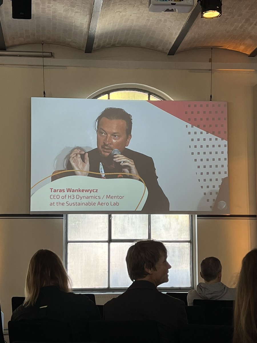 aero_lab's tweet photo. Live from the #hydrogen panel session at #SETTF22 with our mentor @tarasw5 as a speaker: “The vision is to have green hydrogen pipelines all across Europe”. https://t.co/bjjvhAJ83y