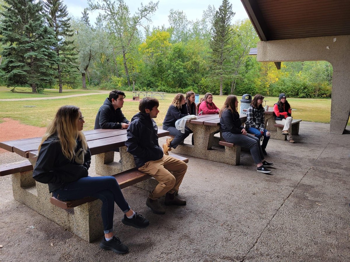 Epitetj's tweet photo. #SeedsandStories #IndigenousSeedCollectionProgram #SeedsForOurFuture #IndigenousSeedCollection Donnie had a great evening of seed sharing with a conservation biology class at MacEwan University in Edmonton yesterday! https://t.co/KM3O92PXBc