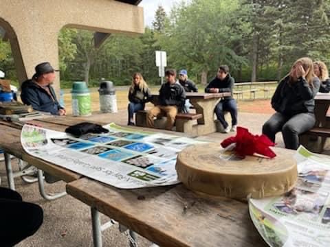 Epitetj's tweet photo. #SeedsandStories #IndigenousSeedCollectionProgram #SeedsForOurFuture #IndigenousSeedCollection Donnie had a great evening of seed sharing with a conservation biology class at MacEwan University in Edmonton yesterday! https://t.co/KM3O92PXBc