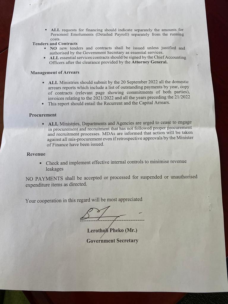 Kanono_Thabane's tweet photo. Our govt is officially broke. This situation has been brewing for the last 10 years and it has now reached its peak. Even the next govt, after elections, will have the same challenge. Party Manifestos need to humble themselves. We need a medium term fiscal consolidation plan. https://t.co/Qkrj4Kk0oE
