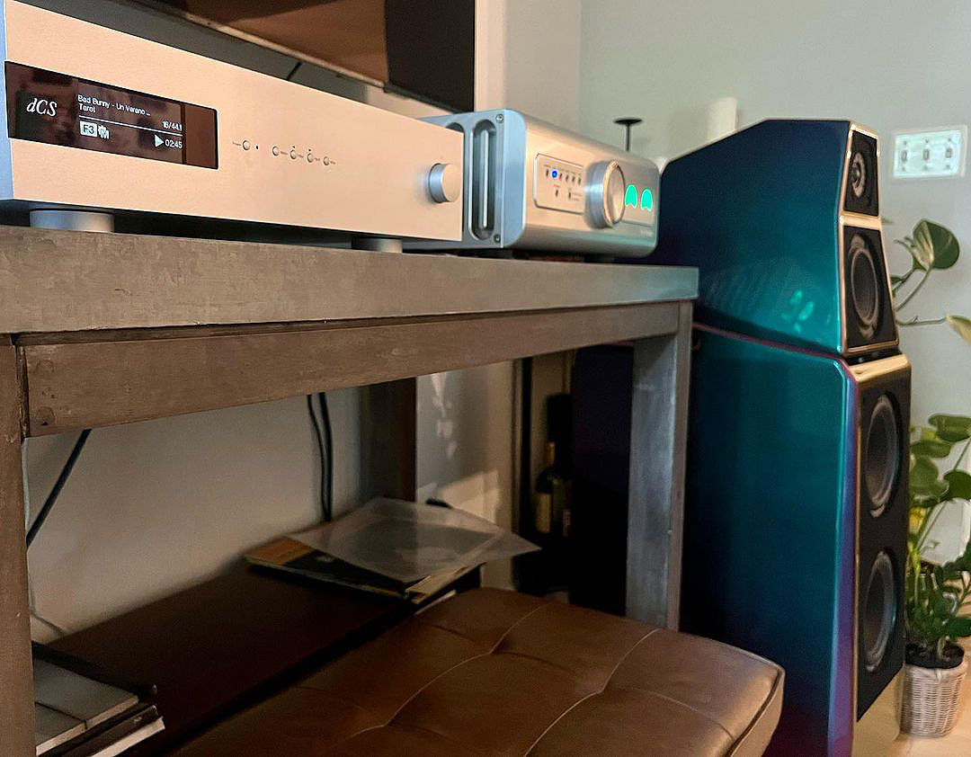 dCSonlythemusic's tweet photo. The #dCSBartók features in this powerful high end system in #Arlington, #Virginia.
Created by our friends & partners @JSAudio.
#stereosystem #hifi #listeningroom #audiophile #audiophiles #turntable #recordplayer #recordplayers #dCSBartok #DAC https://t.co/qP15WuhArH