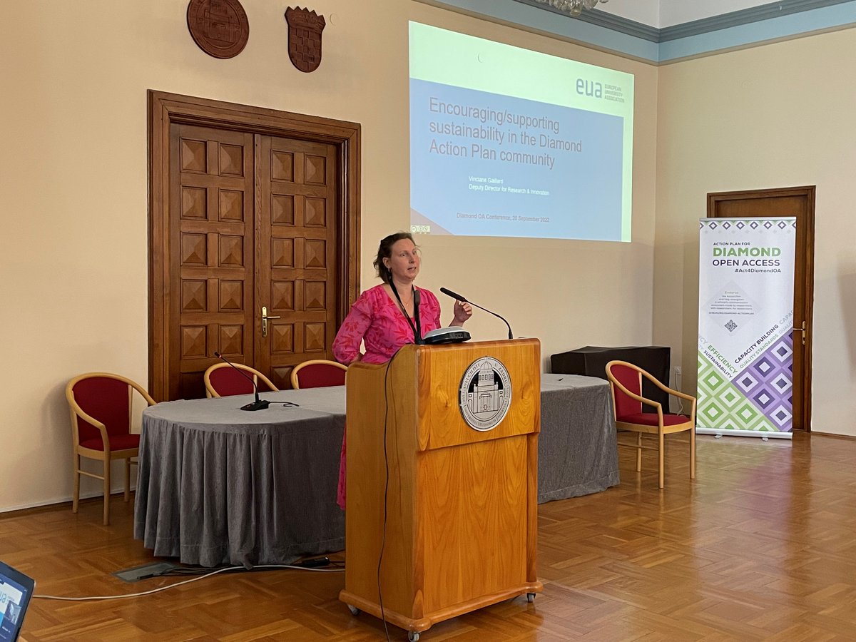 My colleague @VincianeGailla1 presenting the vision and actions of @euatweets to support #universities to #Act4DiamondOA

Useful 🔗 
👉#OS Agenda: bit.ly/3Lw8z1R  
👉Read and Publish study: bit.ly/3f0DBTq
👉#OA checklist: bit.ly/3BTpdp7