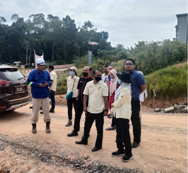 Sekitar lawatan BPP ECER ke tapak projek CSR Pakej 4C, 4D, 5A dan 5B. Pihak JKR sentiasa memantau kerja kontraktor di tapak agar dapat disempurnakan mengikut jadual.
<a href="/IrZulkefly/">Mohd Zulkefly S</a>
<a href="/irahmadredza/">Ahmad Redza Ghulam</a> 
<a href="/JKRMalaysia/">JKR Malaysia</a>
@MOWorks