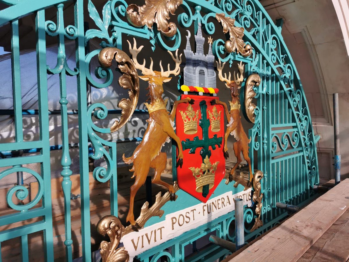 The Coat of Arms have been expertly decorated on the Memorial Gates at Victoria Embankment. For all enquiries please email: contact@bonsersrestoration.co.uk