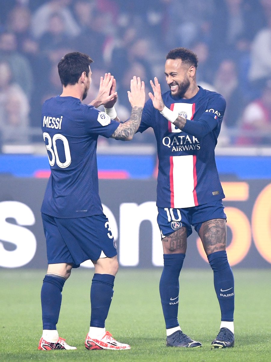 433's tweet photo. A bromance we can't get tired of watching 🤩 https://t.co/aakl7Yk21M