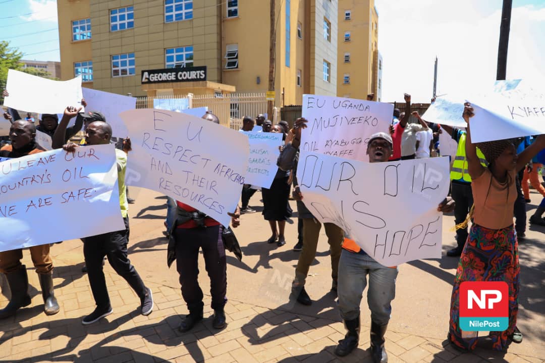nbstv's tweet photo. JUST IN: A group of people are demonstrating outside the gates of the @EUinUG offices at Crested Towers, Kampala. 

These are demonstrating against @Europarl_EN Resolutions on the East African Crude Oil Pipeline project. 

📸: @francis_isano 

#NBSUpdates https://t.co/0DYP3r7Upf