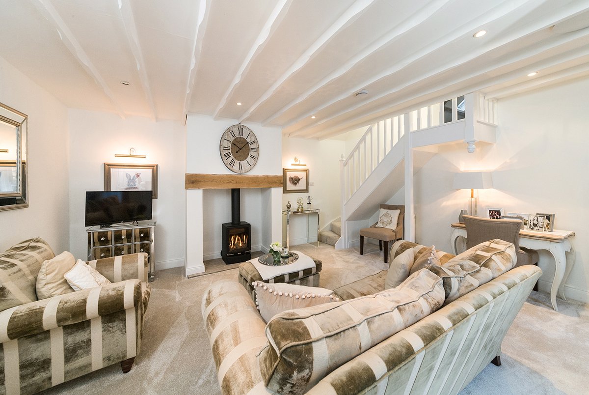FinestProps's tweet photo. This beautifully presented, fully furnished, two bedroom cottage close to Corbridge village centre is now availble to let / £1,100 per calendar month / Find out more >> https://t.co/JCX9Z3XZeB  #FinestProps #Corbridge #Northumberland #ToLet https://t.co/GSAi6thlYK