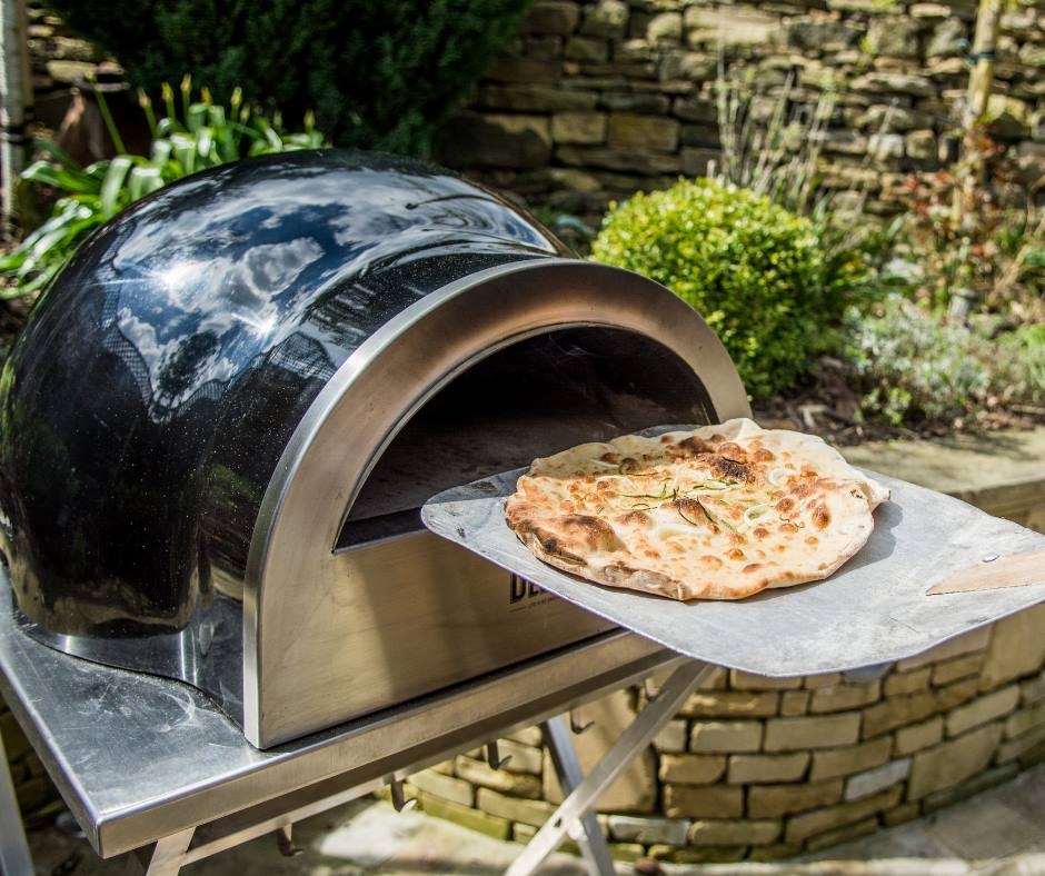 One of our favourite summer hobbies is making a Pizza from scratch and firing up our Delivita Pizza oven 😋. Not only is it fun, but it's a great way to use up a wide variety of Veg you have been growing all summer! 🌶🍆🍅🫑
 ⁠
Shop the Delivita oven now oaktreegardencentre.com/bbqs/delivita/