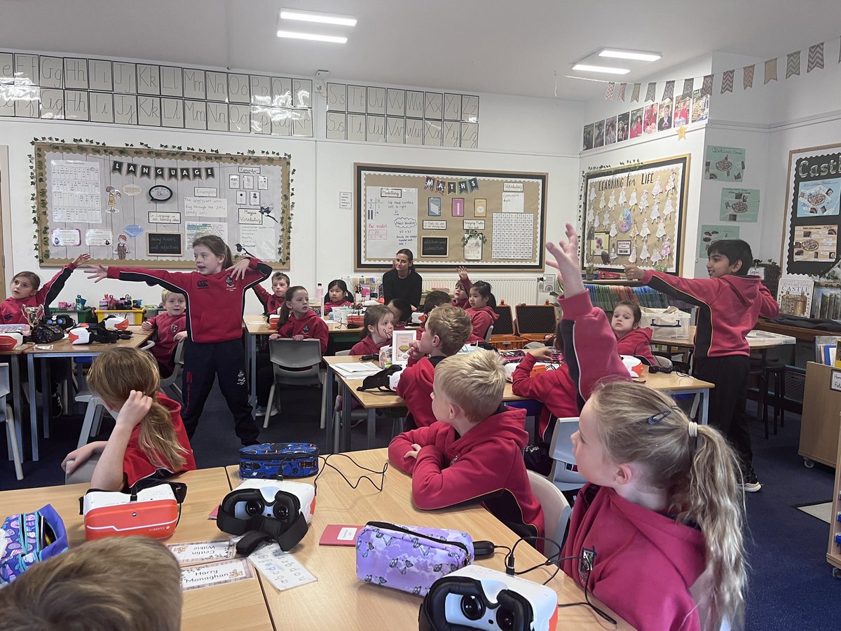 MissDavisTeach's tweet photo. @MrLux4DMoore is here to take the pioneers of 3AD on a tour of a Middle Ages Castle. We have been looking for features of castles before our trip to Blackness Castle tomorrow 🏰 @ClassVR @esmsedinburgh https://t.co/eVvoDG9Duz
