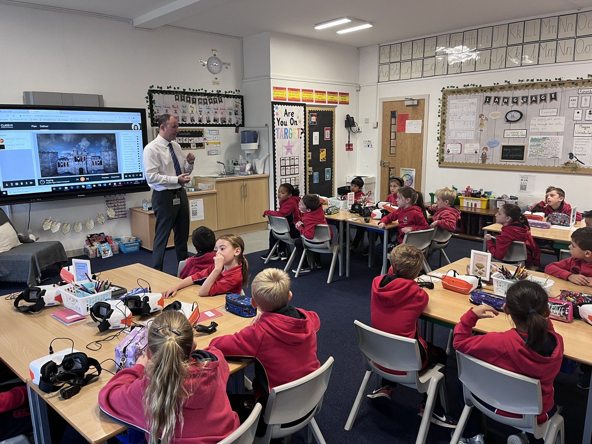 MissDavisTeach's tweet photo. @MrLux4DMoore is here to take the pioneers of 3AD on a tour of a Middle Ages Castle. We have been looking for features of castles before our trip to Blackness Castle tomorrow 🏰 @ClassVR @esmsedinburgh https://t.co/eVvoDG9Duz