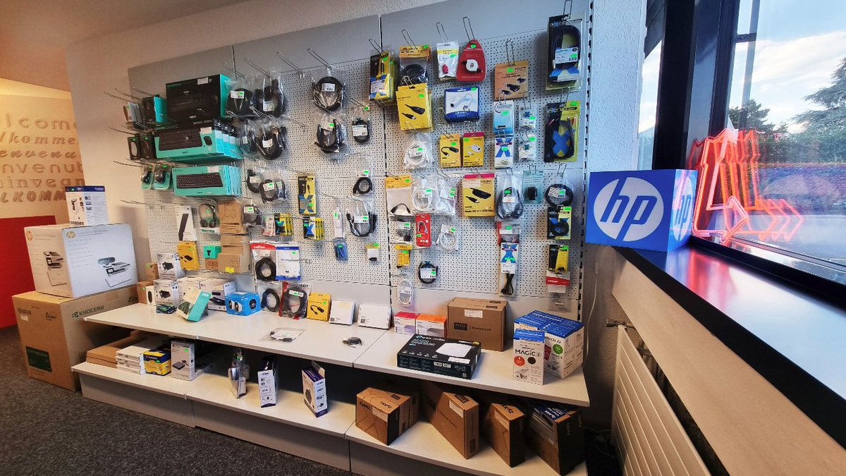 ideasystemsarl's tweet photo. Notre boutique à Gland a bien évolué depuis nos débuts... 🥰
Le saviez-vous ? IDEA System souffle ses 30ièmes bougies cette année. 🎂
Et vous, quand nous avez-vous découvert et comment ? 🤔

#ideasystemsarl #magasin #anniversaire #30ans #informatique https://t.co/CqQ66xM1cr