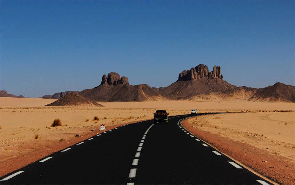 maelassal's tweet photo. Route de Djanet, dans le Tassili n'Ajjer, située à 2400 km, au sud de la capitale #Alger 🇩🇿

#Algeria 
#Algiers  
#Welcome_to_Algeria 
#ProtectAlgerianHeritage 
#Travel  
#Djamet 
#Tassili
#الجزائر_القارة
#اكتشف_الجزائر
#الجزائر
#القمة_العربية

#الصحراء_الغربيه https://t.co/5s99RYisGQ