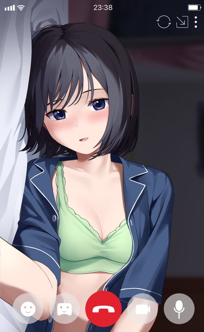 通話中にカメラをONにしてしまった女の子 