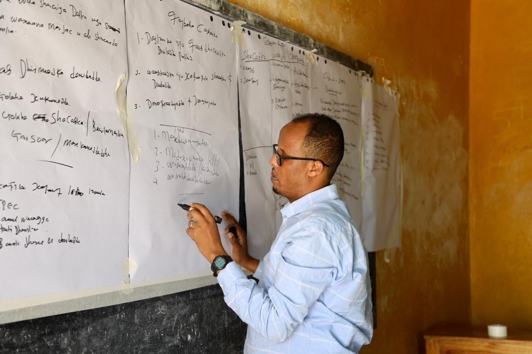 SomaliaPdrc's tweet photo. A two-day training was held in #Awrculus area in collaboration with the @TPECPuntland to sensitise the various sections of the community on the democratisation process and to make them aware of the upcoming #Puntland council elections. https://t.co/SfKoEQSchH