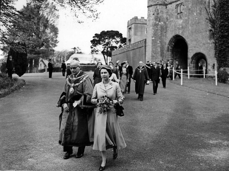 RivieraGeopark's tweet photo. Our #GeoparkPartners at @torreabbey have restaged their photographic exhibition celebrating the times Her Majesty the Queen visited Torbay throughout her reign. 

The exhibition can be viewed for free by coming in the main entrance and turning right into the Medieval Undercrofts. https://t.co/fTQ4wOWe9w