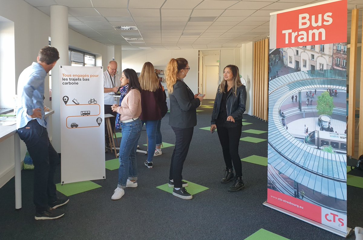 OrangeGrandEst's tweet photo. Aujourd'hui à Crystal Park, les salariés Orange cherchent comment réduire leur empreinte carbone dans leurs trajets au quotidien avec le transporteur @CTS_Strasbourg 🚈 et le Forfait MobilitésDurables 🛴🚴♂️👥🚗
@mobilityweek
#EngagementSalariés
#mobilitédouce
#MobilityActions https://t.co/oiaAounXcf