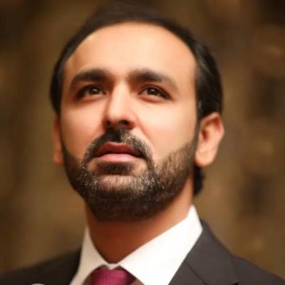 SadafSadia4's tweet photo. الیکشن جاٸے بھاڑ میں گیلانی صاحب ان کو گھر والی بنا لیں بہت اچھی جوڑی لگےگی hah https://t.co/d8KSvv4vmi