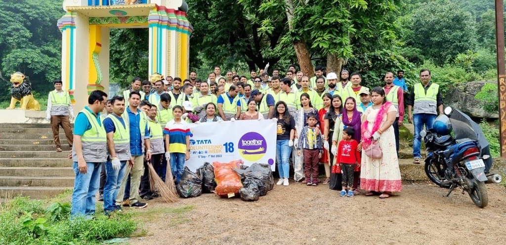 TCEConnect's tweet photo. #TCEndeavour #TVW18 #TCEConnect
Tata Consulting Engineers Limited (#TCE) Odisha team members, together with their families, #volunteered a day dedicated to #cleaning the Chatikana Temple premises as part of TVW 18. https://t.co/hoJg1daSAN