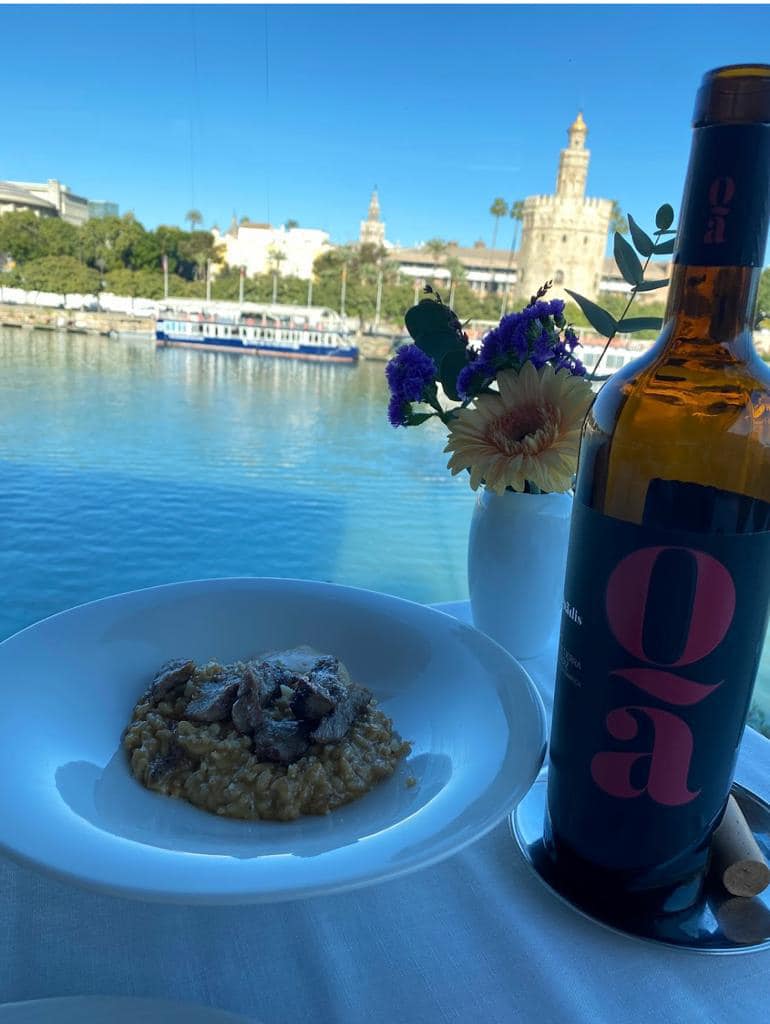 Alta cocina 🍴, exquisito #vino 🍷 y vistas para enmarcar, ¿qué más le podemos pedir a este fin de semana?

Da la bienvenida al #otoño con el mejor plan de #Sevilla. 🍂 
ℹ️ abadestriana.com