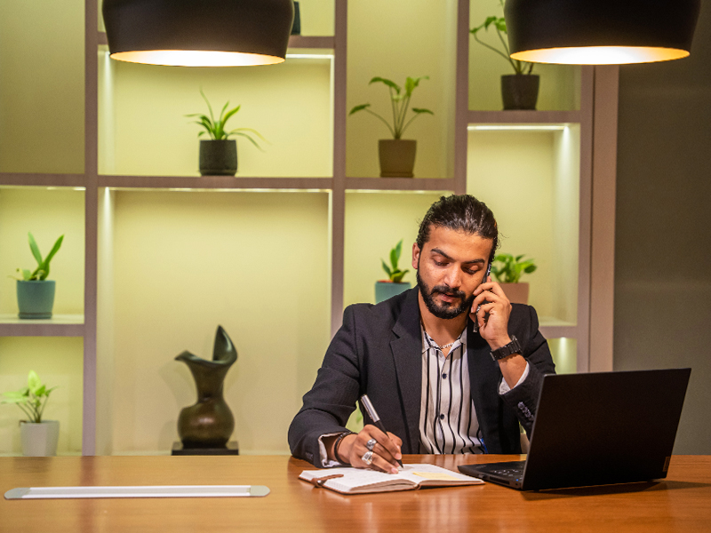 HyattCentricBLR's tweet photo. When you mean #Business, our aesthetically designed #BusinessStudio will ensure you have the perfect space to brainstorm or set up a meeting!
#WorldOfHyatt #ExecutivePackage #WorkLife #Meetings #Corporate #BusinessMeet #Bangalore #HyattCentricBangalore https://t.co/Slei8iFP7z