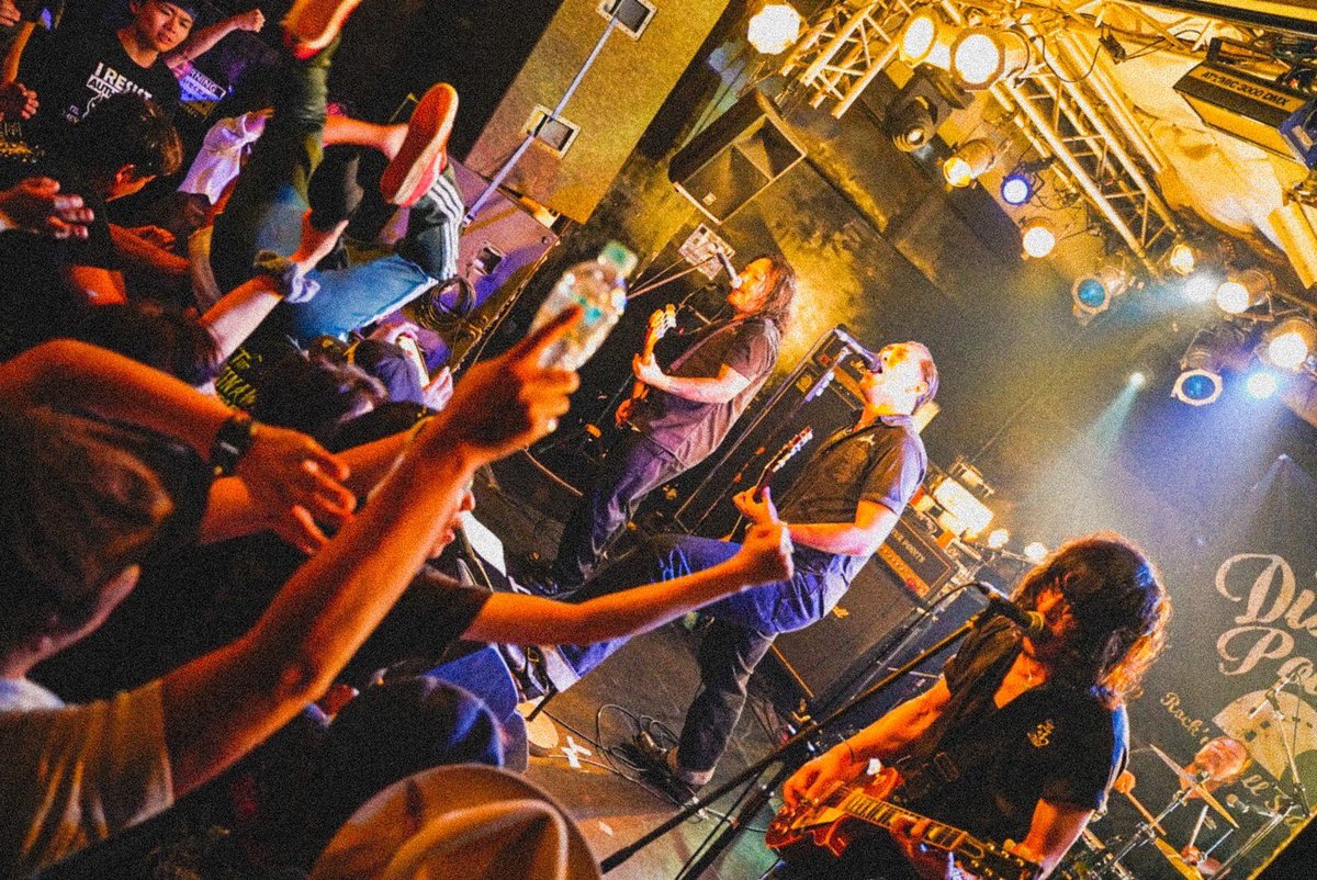 DISASTER_POINTS's tweet photo. 2022.09.17 OSAKA BRONZE
THE DISASTER POINTS
photo by @Shota_000
This is live. Punk. Rock’n’roll. Understand?🧐
#thedisasterpoints
#goingouttonight https://t.co/nsUxxdUfsW