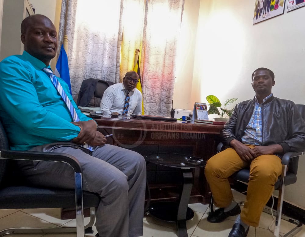 ffouganda's tweet photo. A Future For Orphans Uganda CEO, Mr. Katende Robonette with partners from Buvuma Island after a meeting on how best they can take care of over 100 vulnerable children in their care so as they can have a good and bright future.
#AFFOU
#GiveLittleSaveMany https://t.co/7gE1gCPDWT