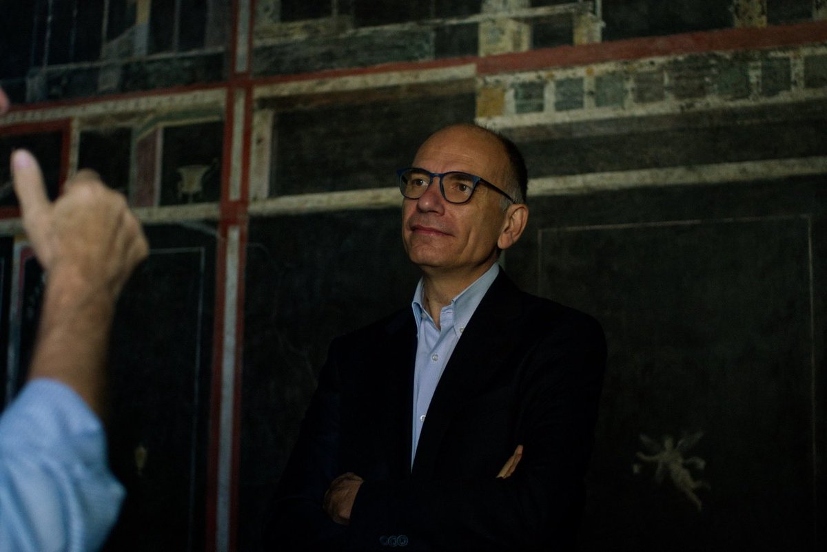 EnricoLetta's tweet photo. A @pompeii_sites ⁩con @dariofrance per dire che con la #cultura, quando si vuole, si crea lavoro. La storia del rilancio di #Pompei, storia positiva che ci riempie di orgoglio. Altroché « con la cultura non si mangia » come disse qualcuno… https://t.co/csTuCyl07m