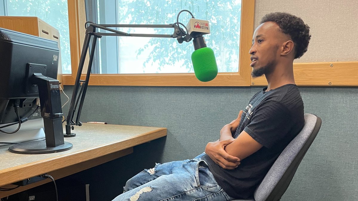 uniofbedsnews's tweet photo. 🎙️ In the latest #BitsofBeds minisode, our hosts chat with Ruki – Director of Student Experience – &amp; @UoB_SSPA student Fithawi who discuss the #support services available to all @uniofbeds students on campus 🗣️

Listen NOW via @anchor @ApplePodcasts etc 👉 https://t.co/VLBUUd1Jw8 https://t.co/6v8A7JQFHp