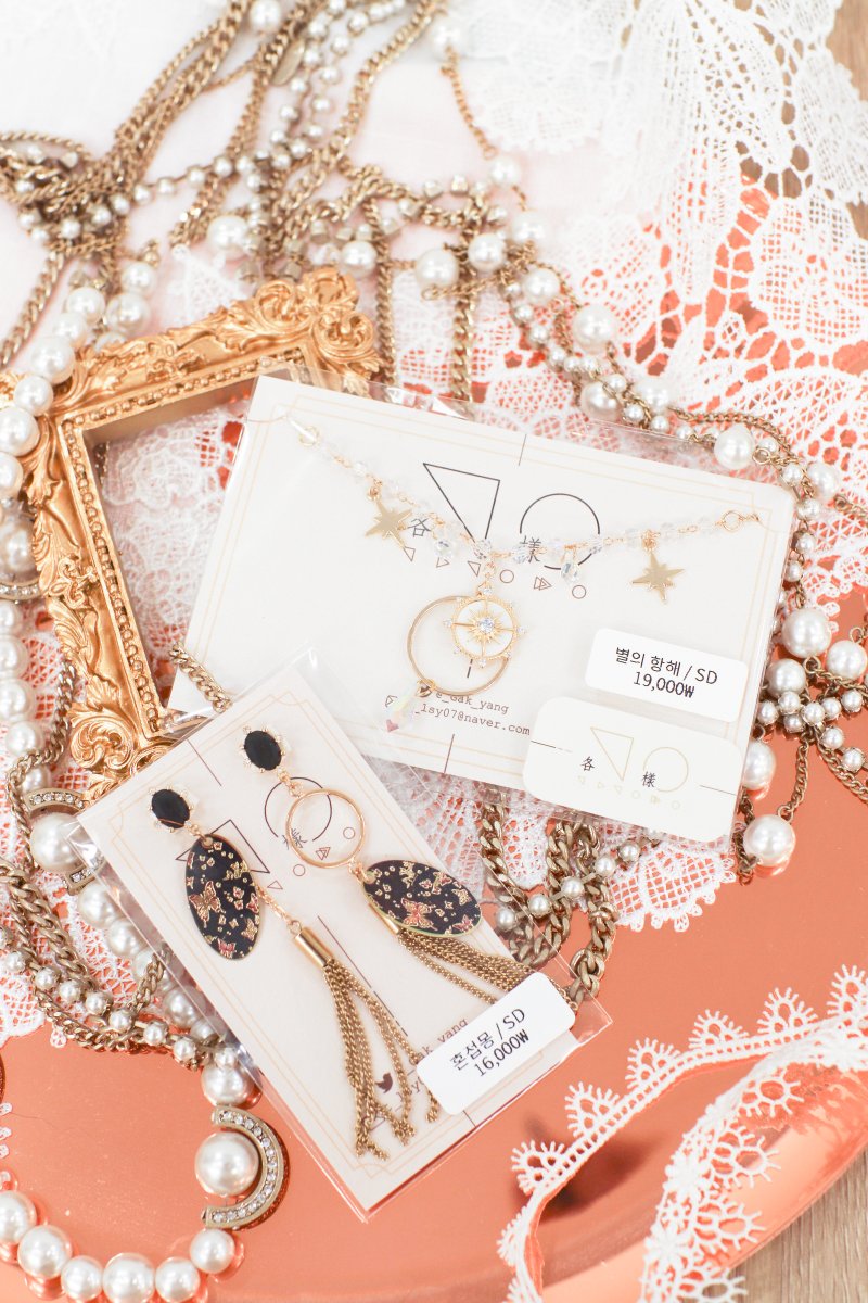 BloomingRose_ST's tweet photo. 🌹 22년 9월 기준 블루밍로즈 스튜디오 입점 샵 현황 🌹

각양 (accessories)
브레스돌 (resin eyes)
루모스 (resin eyes)
피터패트 (accessories)
레인트리 (resin eyes)
우연 글라스 (glass eyes)
조인메탈크래프트 (accessories)
우주어항 (resin eyes)
플라맹고 아이즈 (resin eyes) https://t.co/P1scq7w8uA