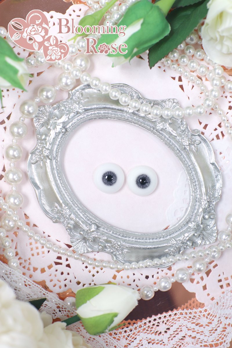 BloomingRose_ST's tweet photo. 🌹 22년 9월 기준 블루밍로즈 스튜디오 입점 샵 현황 🌹

각양 (accessories)
브레스돌 (resin eyes)
루모스 (resin eyes)
피터패트 (accessories)
레인트리 (resin eyes)
우연 글라스 (glass eyes)
조인메탈크래프트 (accessories)
우주어항 (resin eyes)
플라맹고 아이즈 (resin eyes) https://t.co/P1scq7w8uA