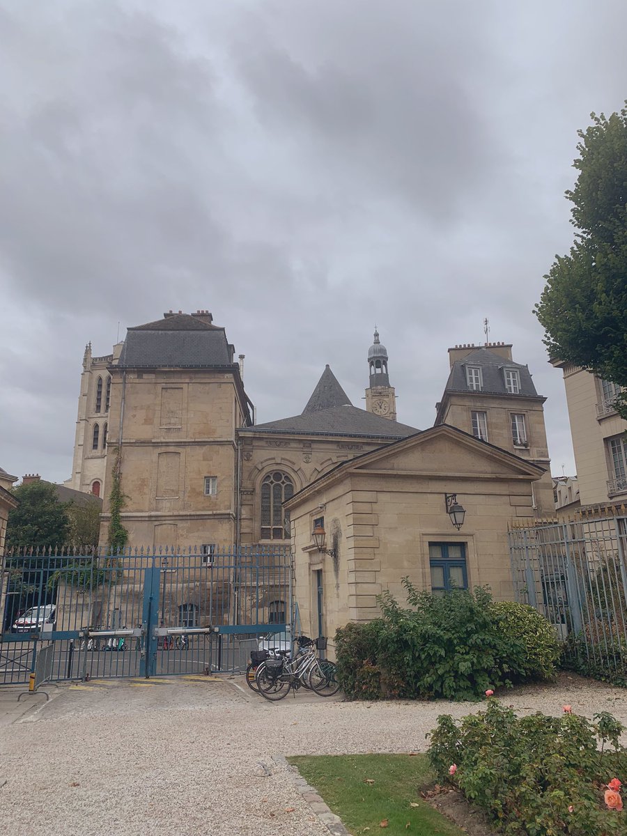 EdtechFrance's tweet image. Passage au Ministère @sup_recherche ce matin sous le ciel gris ☔️ pour parler #innovation #numerique et relations #Edtech et Universités 💪🔥 
Merci à @JakymiwClement pour son accueil !
#Sup #MESR #Filière #TeamFrance